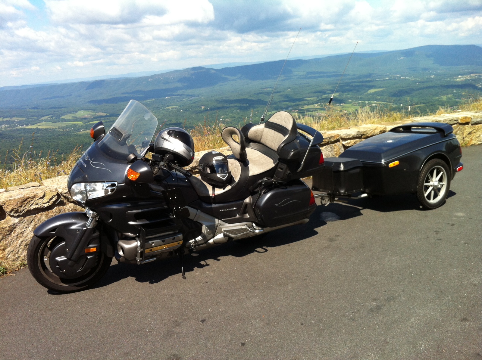 Honda goldwing riding the cheap tail of the dragon