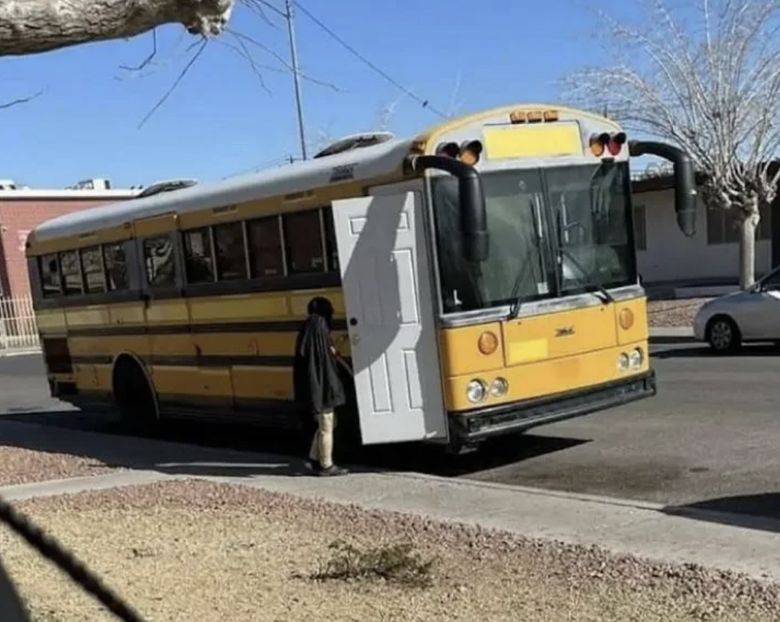 bus-door.pngblue.png