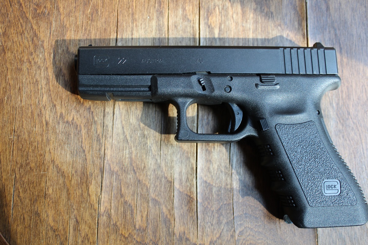 Glock 22, .40 cal.JPG