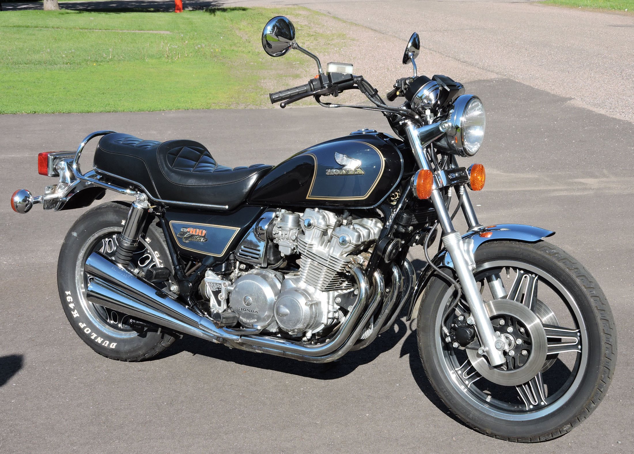 HONDA-CB-900-Custom-12705_3.jpg