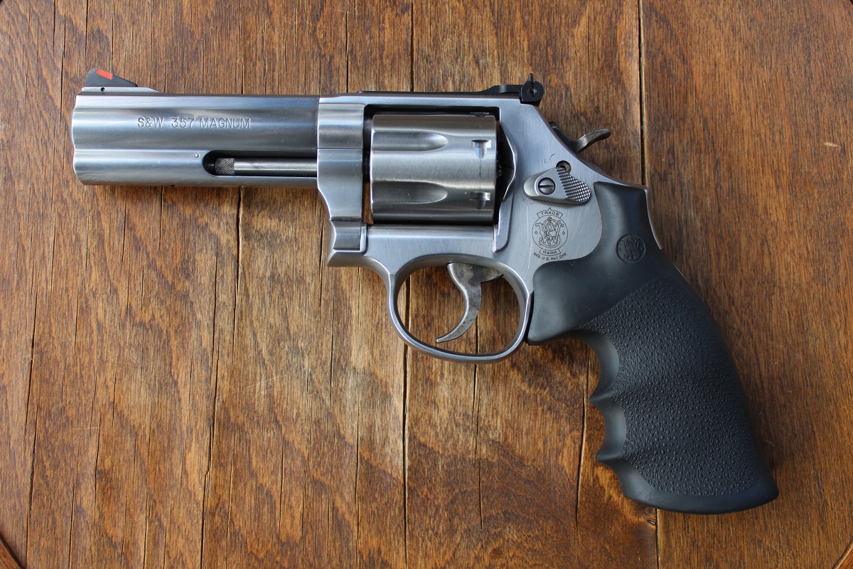 S & W Model 686-6.JPG