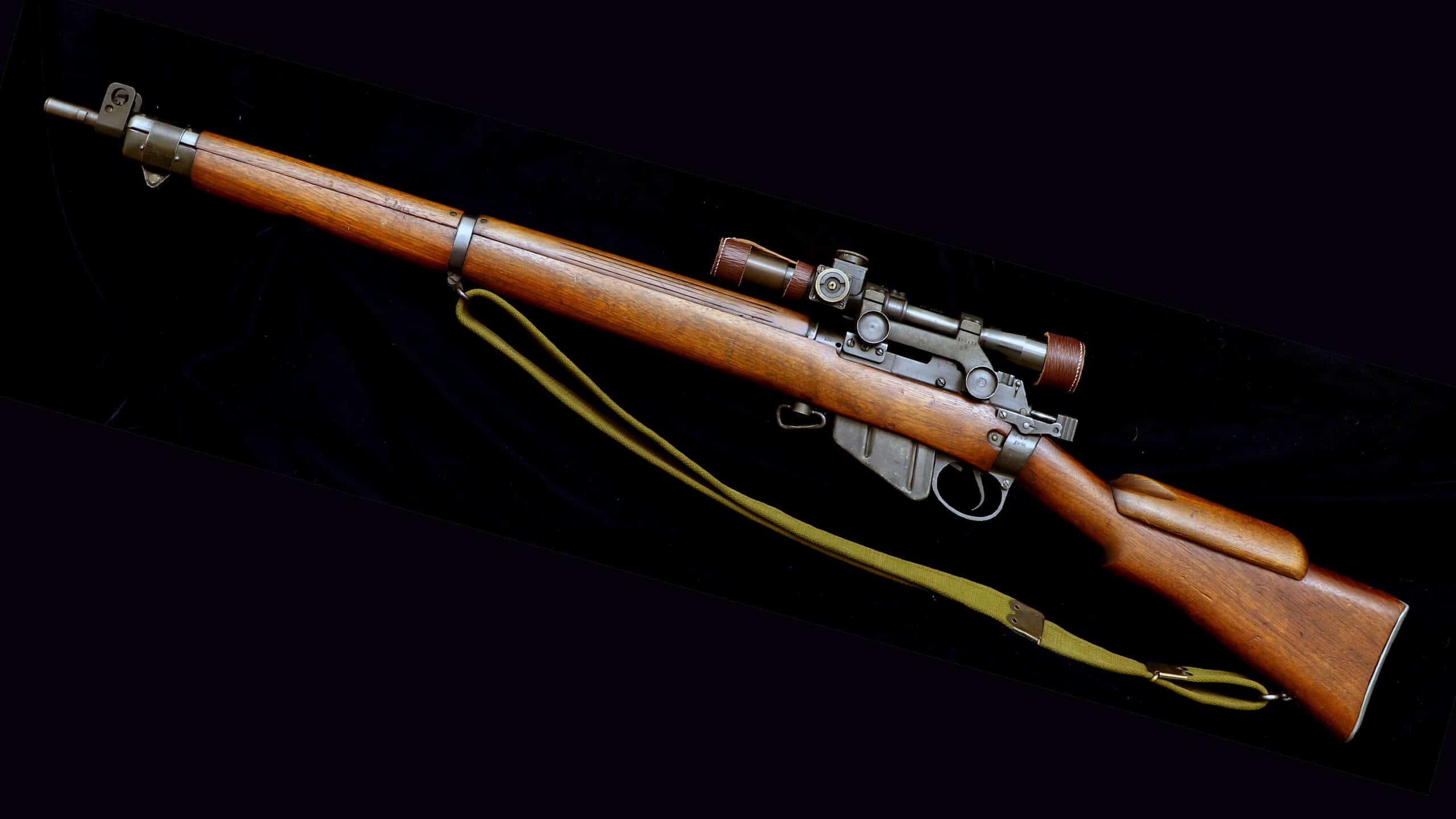 Long Branch Enfield No.4 Mk1* (T) Canadian Sniper .303 Bolt Action Rifle  MFD 1945 C&R & Wood Case