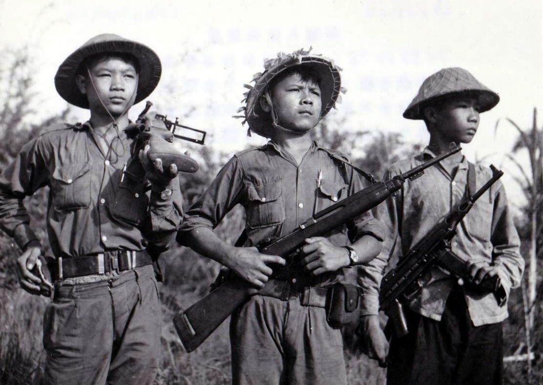 Vietnam War Vietcong Heavy Weapon Soldiers (12) W/2 Guns 1/32 Mars ...