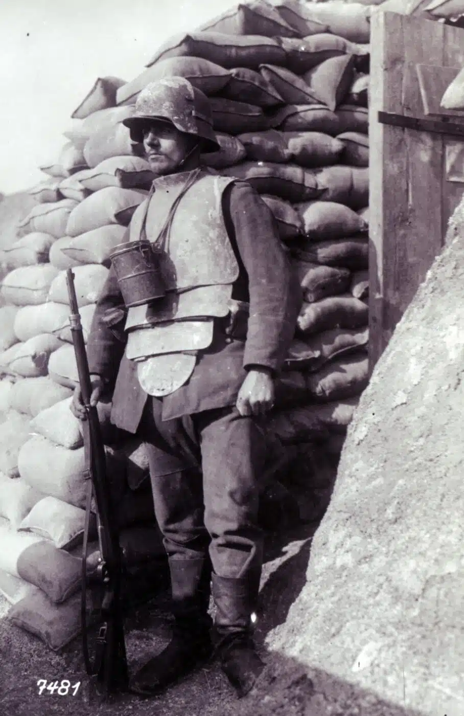 german-sentry-wearing-wwi-trench-armor.jpg.webp