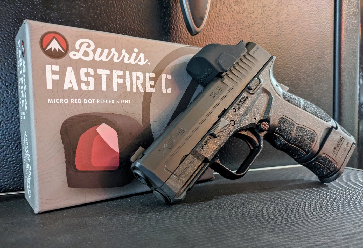 Burris FastFire C is designed for concealed carry pistols. It is relatively light and rugged while providing an excellent aiming dot at an affordable price. The protective lens hood incorporates serrations on the front edge to deliver no-slip performance. It is also water-resistant to be ready for anything.