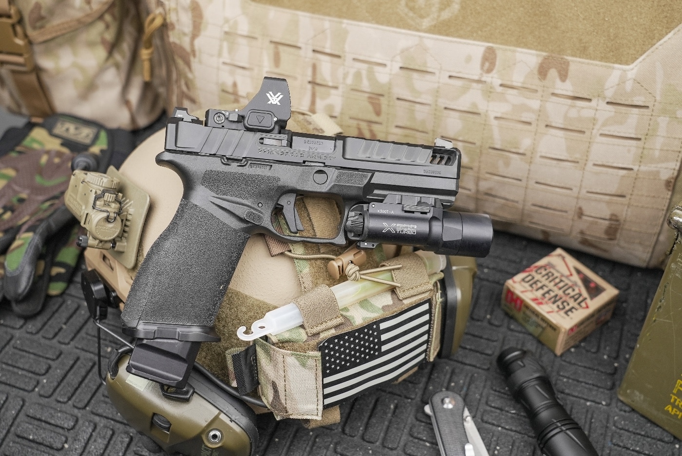 The Vortex Defender XL is built to endure the rigors of dynamic shooting, it includes a Glock MOS Adapter Plate, Picatinny Rail Mount, rubber cover, lens cloth, battery, custom tool, and mounting screws. This rugged optic ensures you stay competitive across various stages and targets.