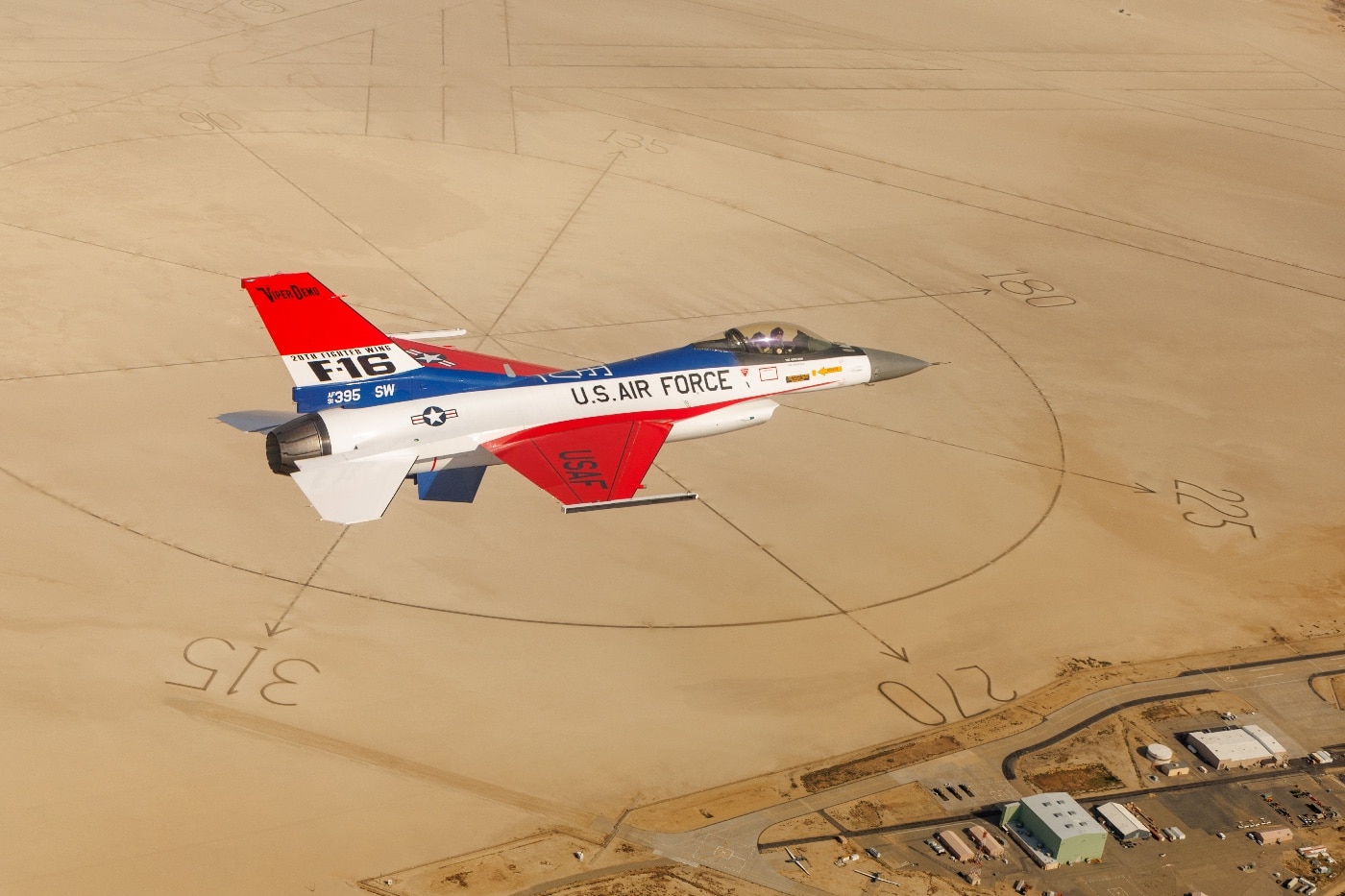 F-16 Viper demonstration team in YF-16 livery