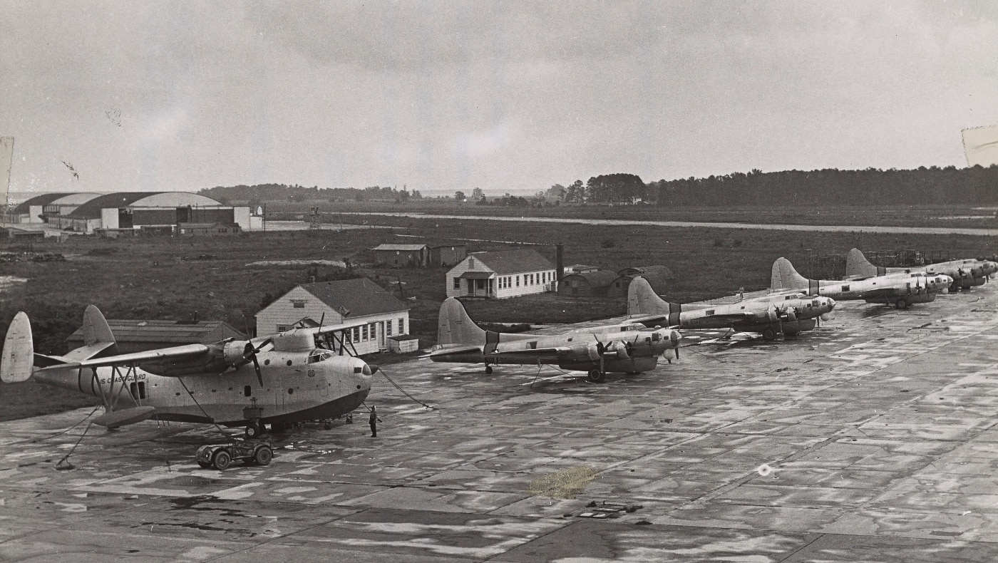 Martin PBM next to B-17 Flying Fortress size difference