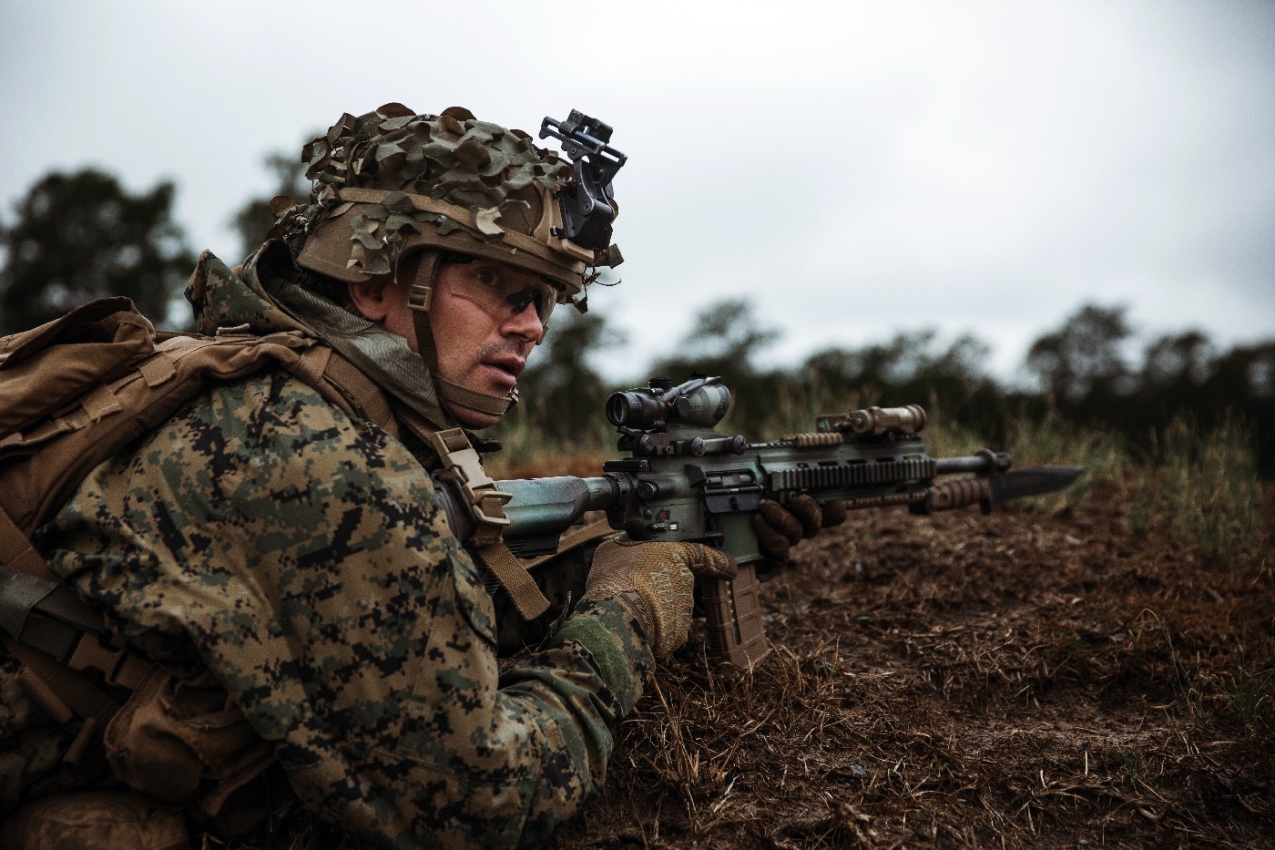 United States Marine with a Trijicon ACOG mounted to M27 Infantry Automatic Rifle