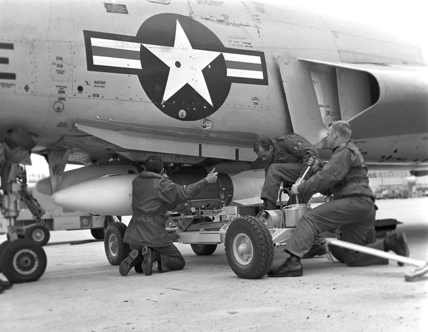 loading bombs on F-101