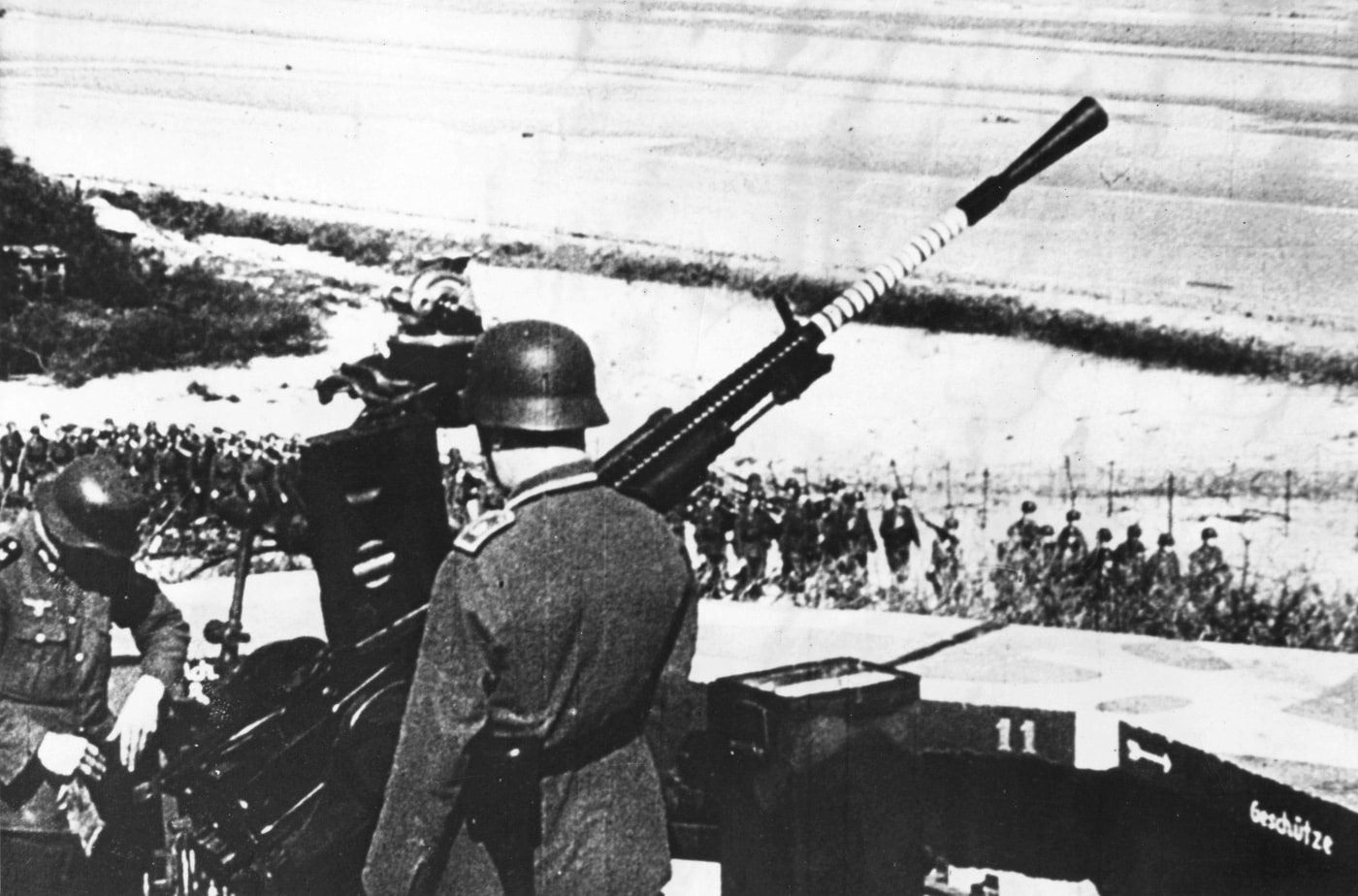 Germans use French Hotchkiss 39 20mm flak AA gun Atlantic Wall