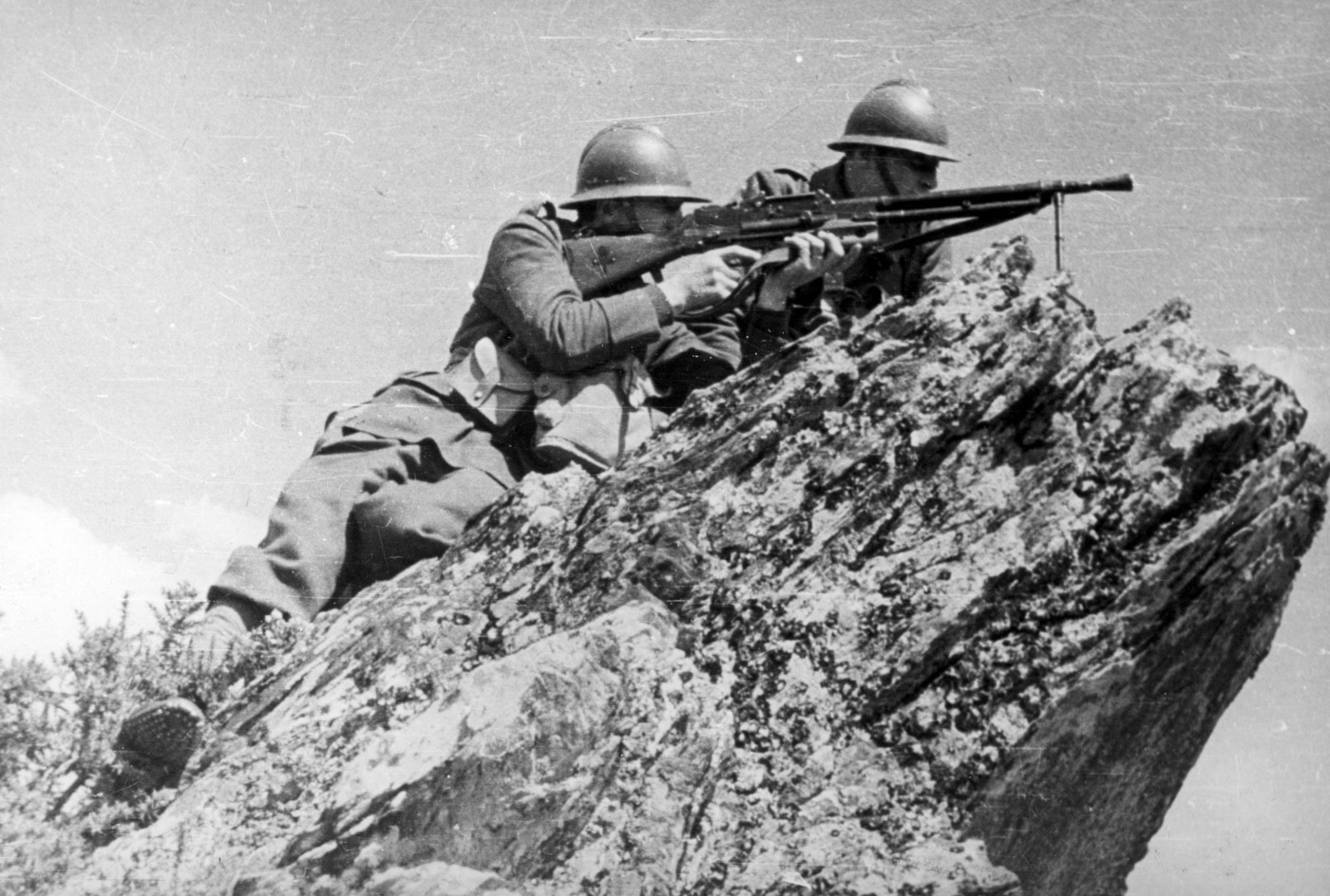 Polish Army infantry with FM 1924-29 light machine gun