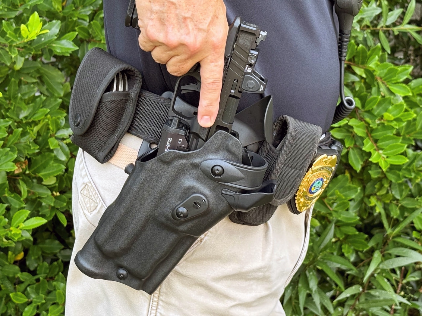 The author reviews the Safariland 6360 holster for the Springfield Armory Echelon semi-automatic pistol chambered for the 9x19mm Parabellum cartridge. It is also equipped with the Trijicon RMR red dot sight and Streamlight TLR-1 weapon-mounted flashlight.