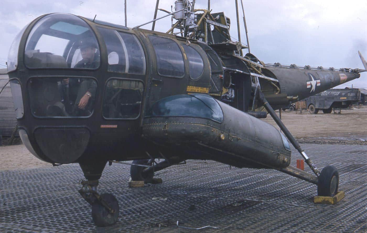 Sikorski H-5 pilot cramped cockpit