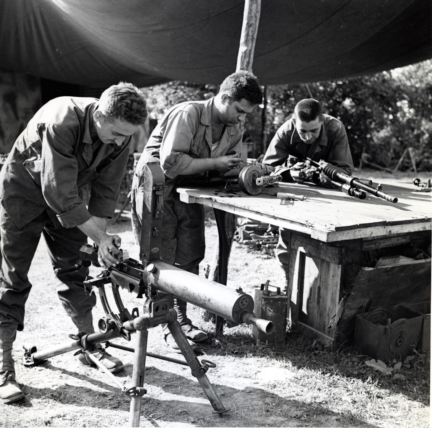 US troops with captured German Schwarzlose machine gun