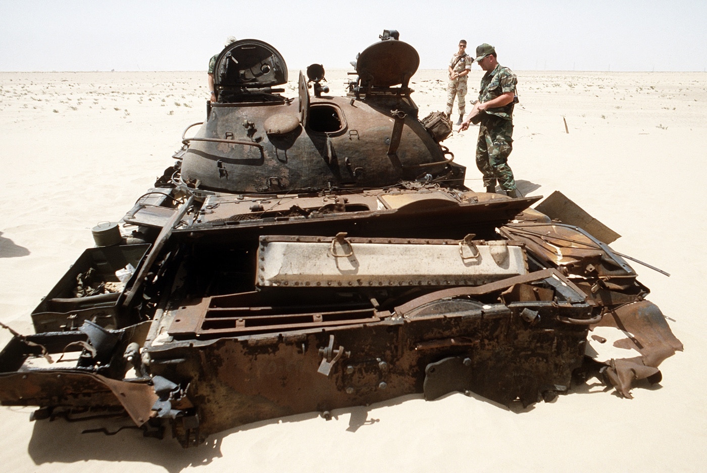 destroyed Iraqi T-62 tank in Kuwait Operation Desert Storm