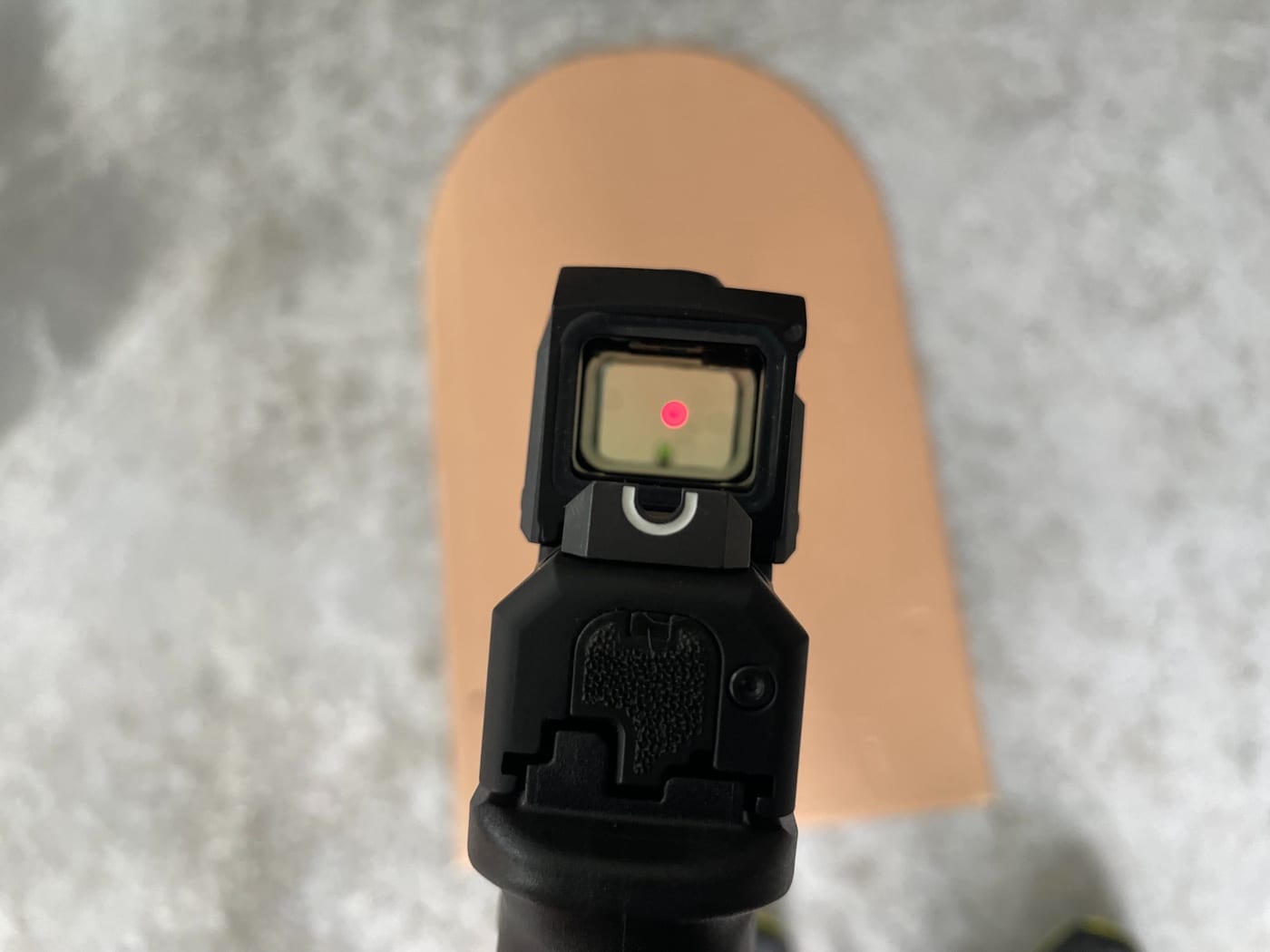 red dot sight and myopia