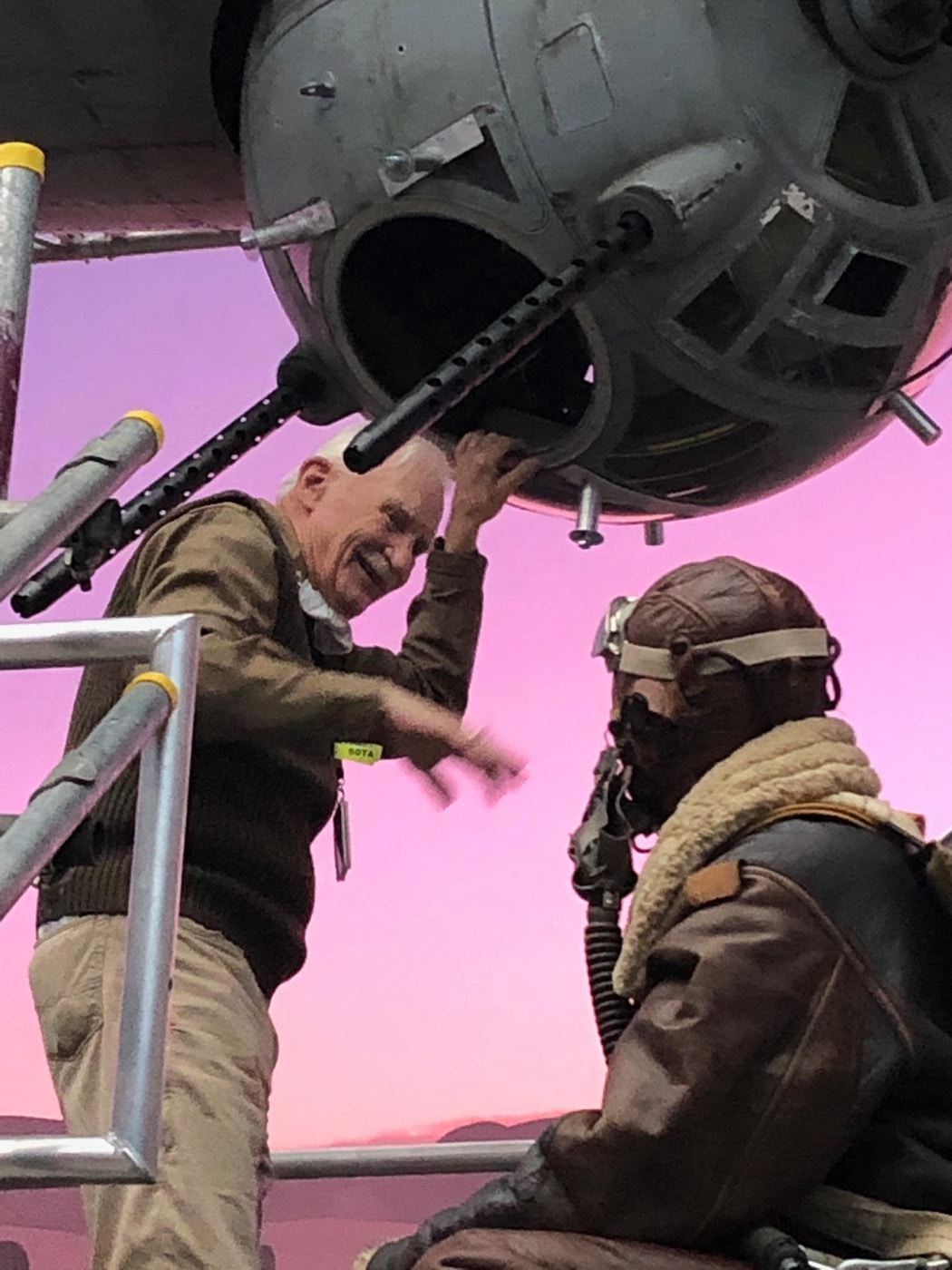 Dale Dye teaches actor how to operate ball turret for Masters of the Air