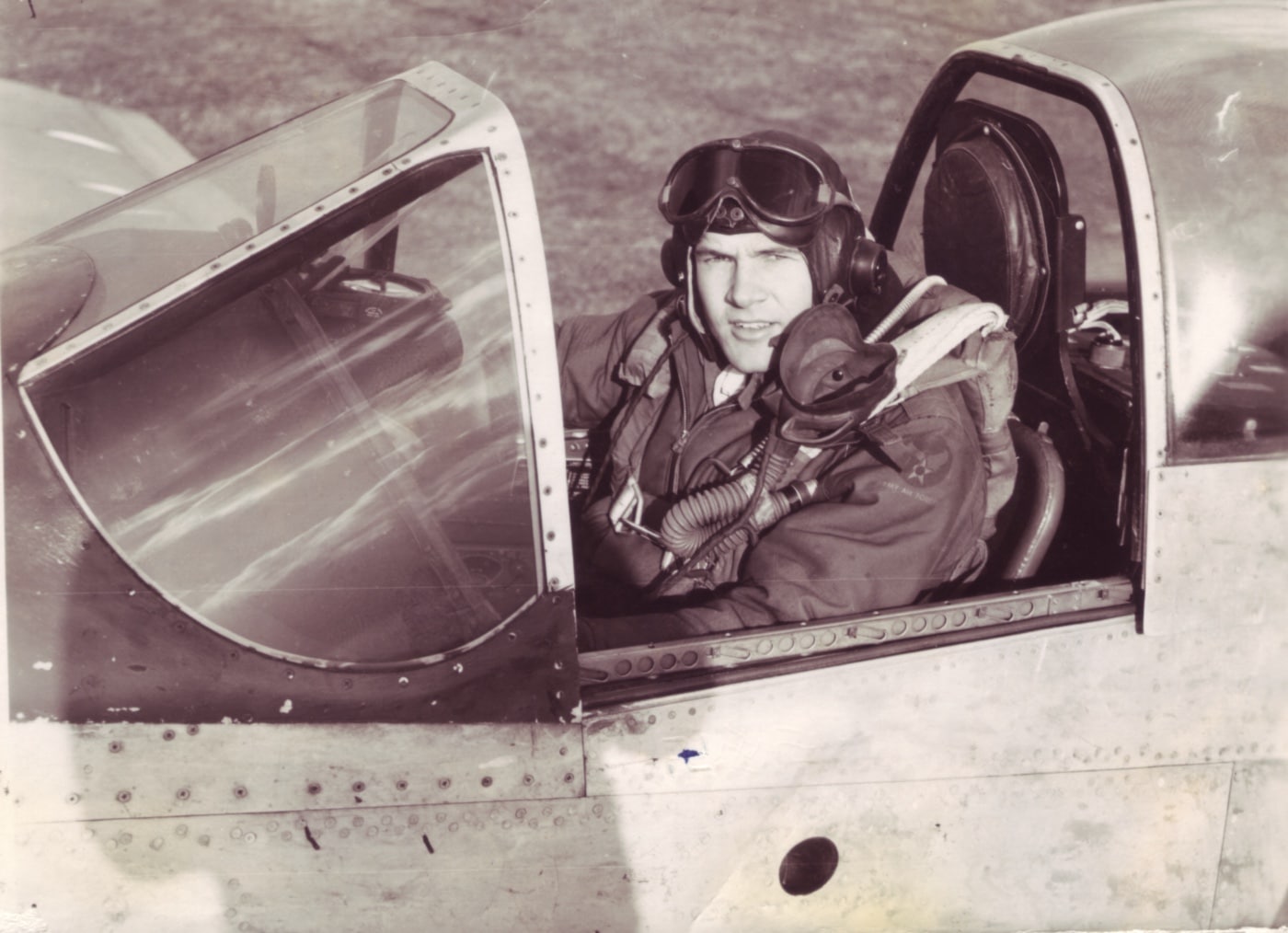 Elmer Pankratz in cockpit of Aluminum Sweetheart North American F-6 Mustang