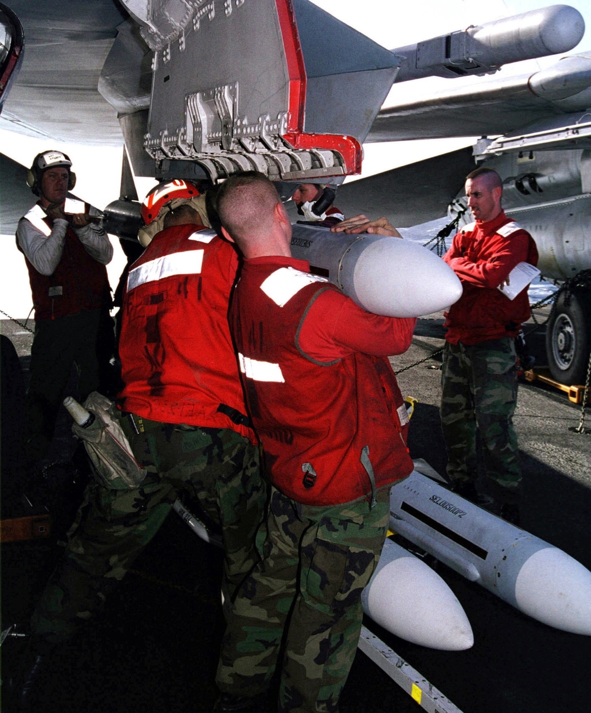 sailors load AGM-62 Walleye missile on F-14 during the NATO bombing of Yugoslavia Operation Allied Force