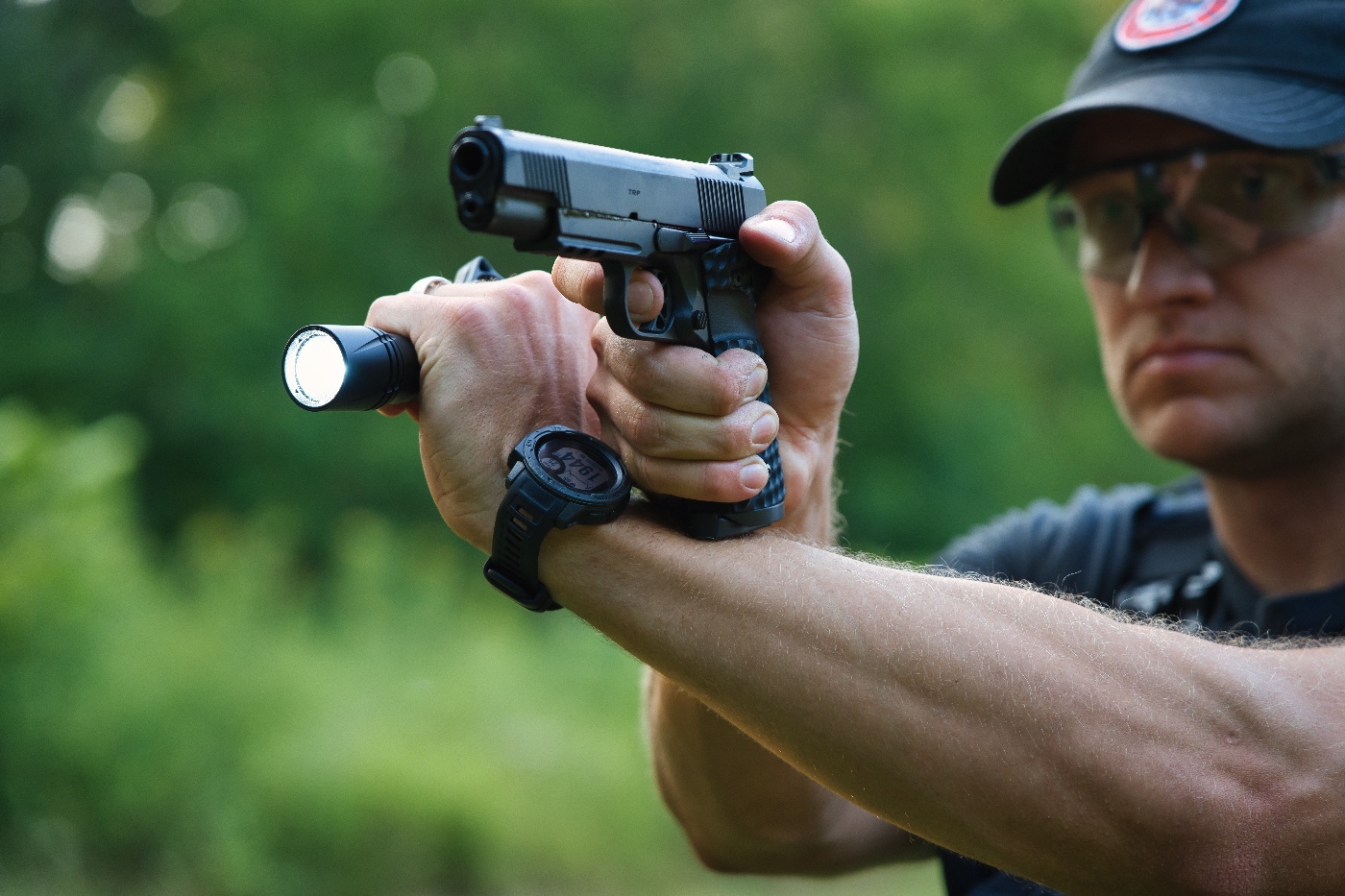 Harries Technique of using a tactical flashlight with a handgun