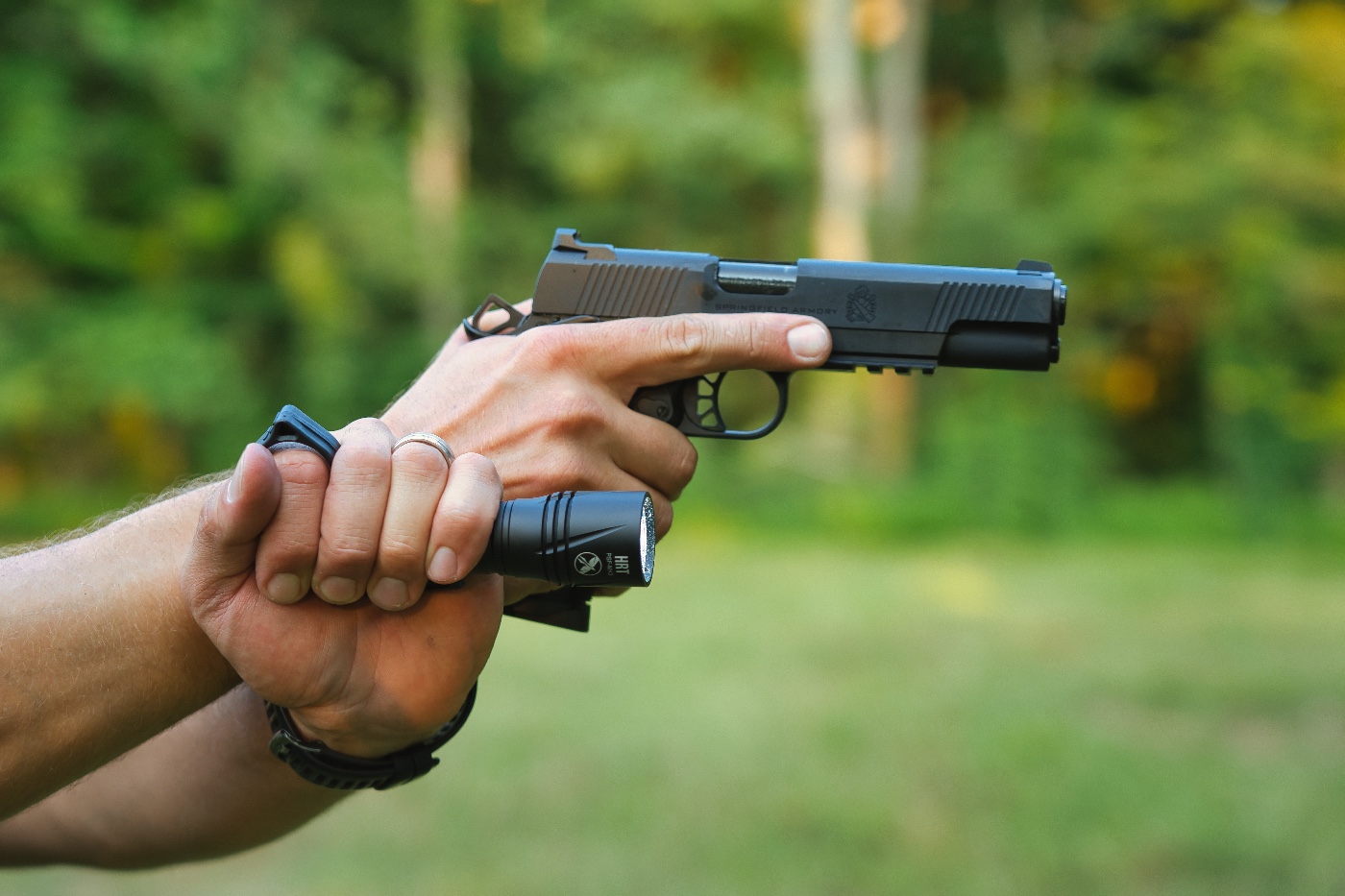 Harries Technique of using flashlight with M1911 semi-automatic pistol