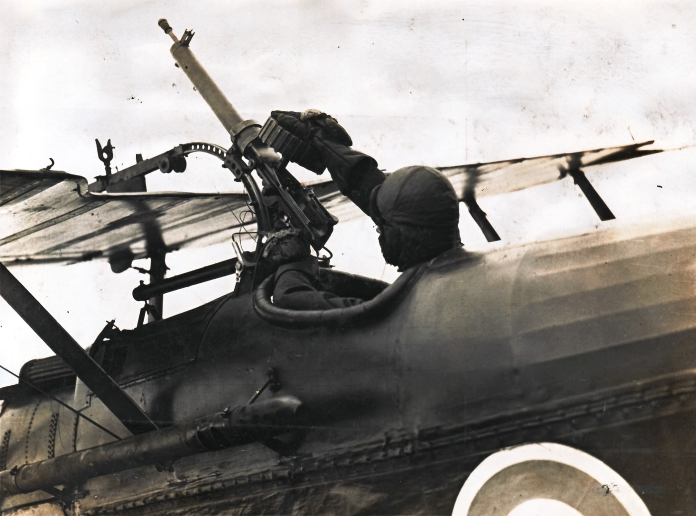 Royal Aircraft Factory S.E.5 with Vickers machine gun and Lewis gun