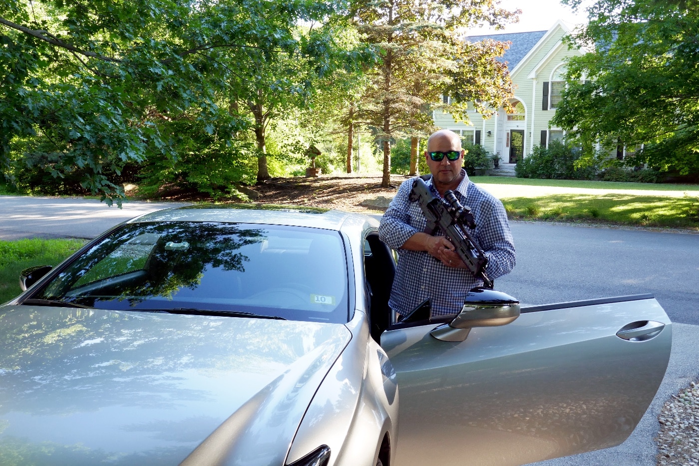 author deploys Hellion rifle from his car