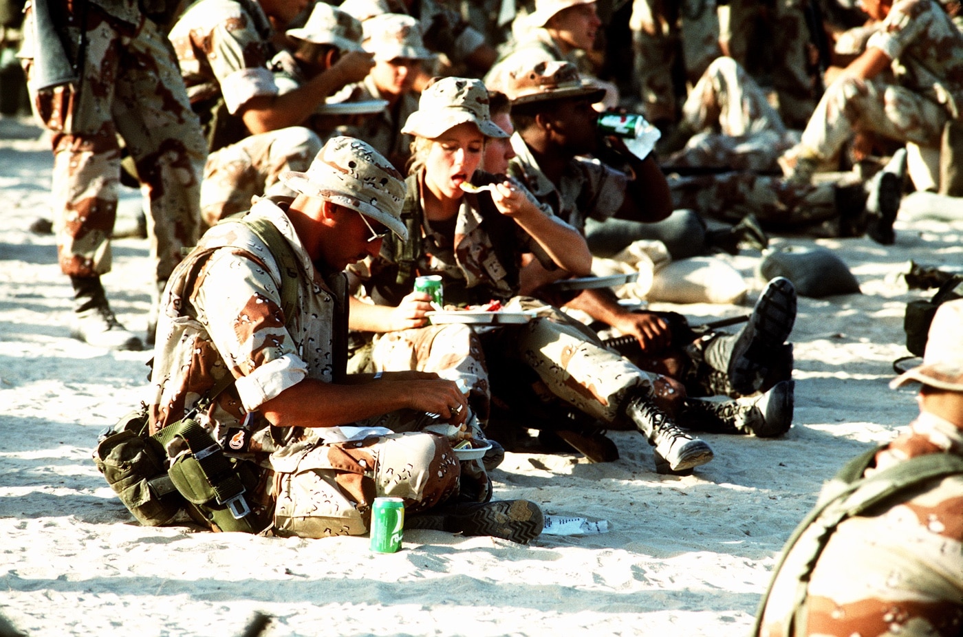 US Marines eat Thanksgiving dinner in Saudi Arabia Operation Desert Shield