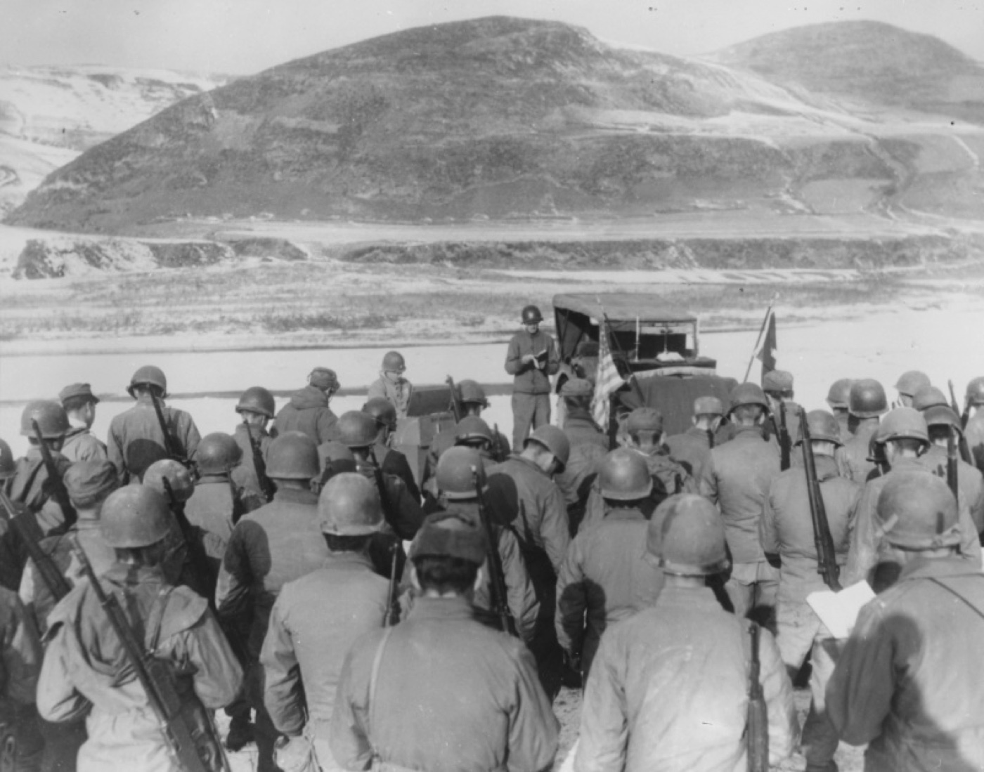 US troops in religious service on banks of Yalu River Korean War 1950 Thanksgiving