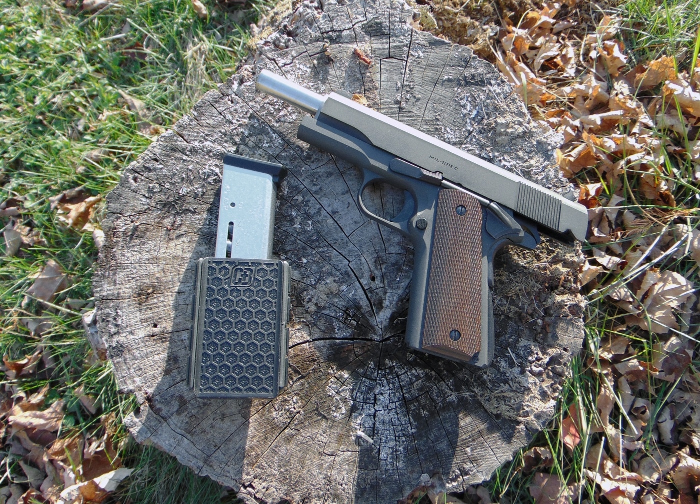 Crossbreed magazine carrier with Springfield Armory Mil Spec 1911