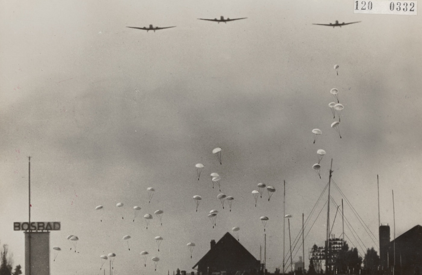 German paratroopers land in Tedingerbroek near The Hague