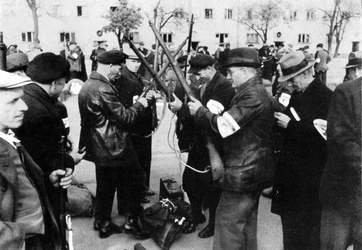 Volkssturm fighters with Mauser Gewehr 98 rifles