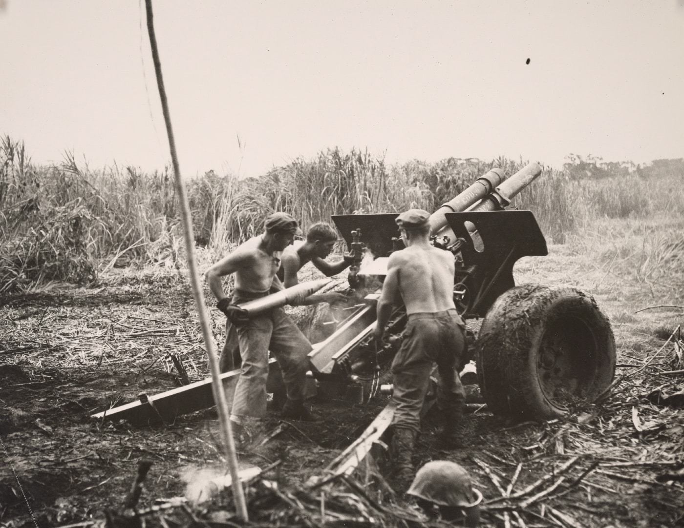 US Marine gun crew 105mm howitzer Cape Gloucester