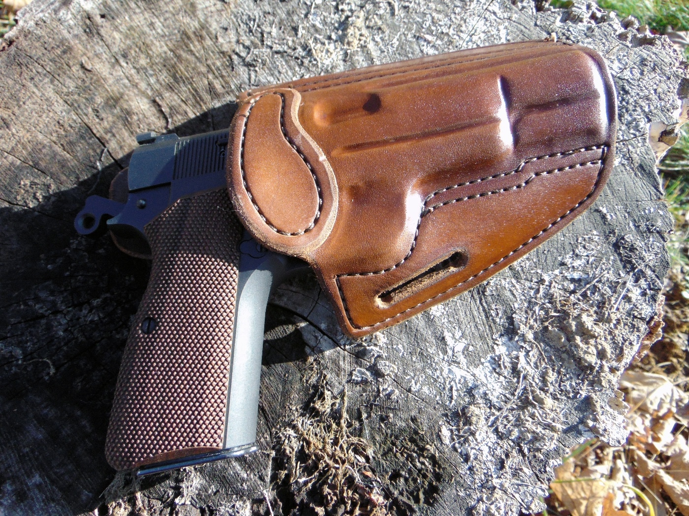 fitting a new pistol to a Burdette Detective leather holster