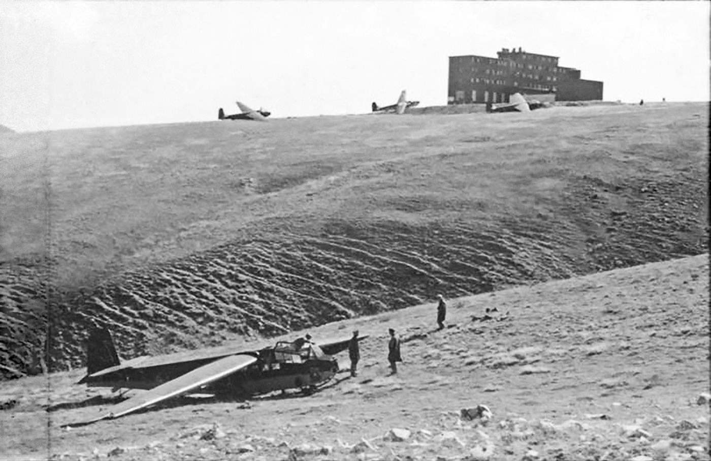 gliders landing at Gran Sasso Raid