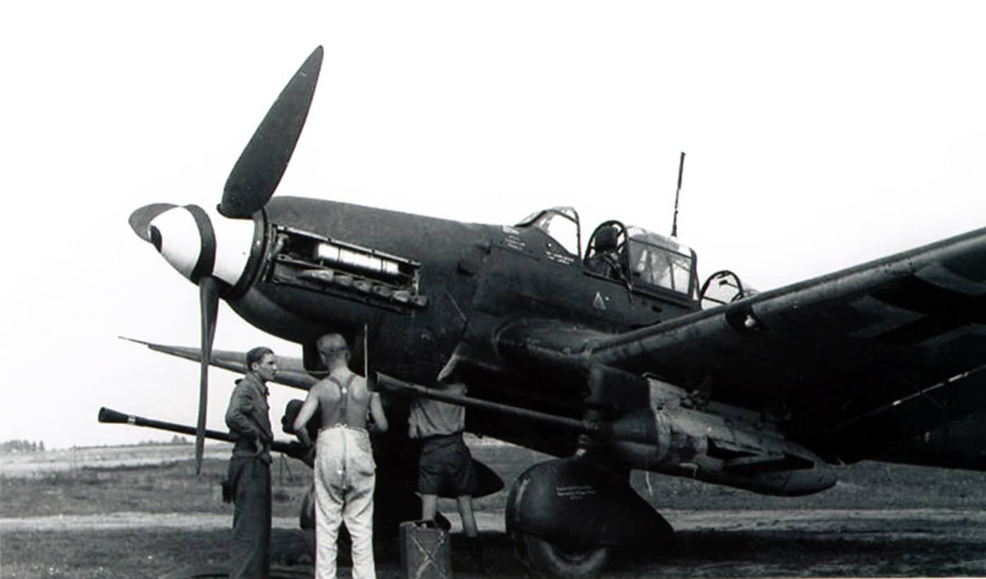 Ju-87G ground crew maintaining the plane