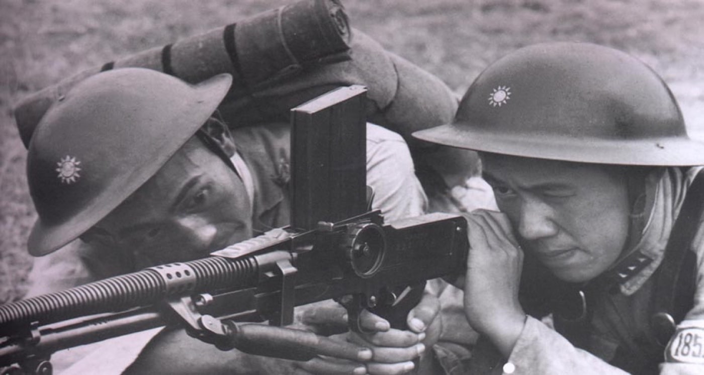 Republic of China soldiers with ZB-26 machine gun