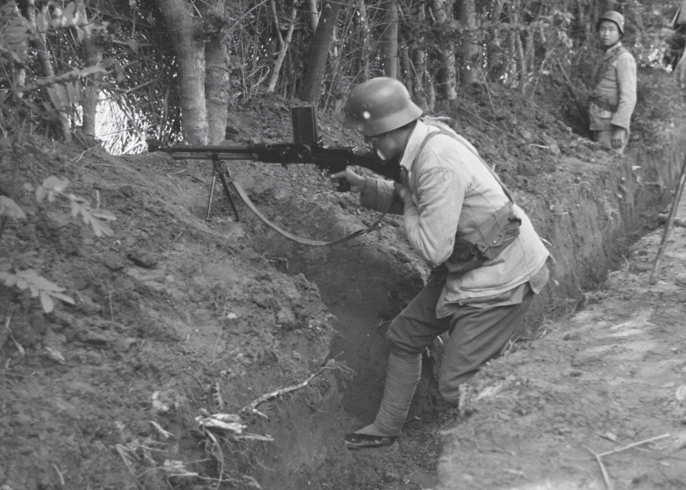 a Chinese Nationalist takes aim with a ZB-26 machine gun