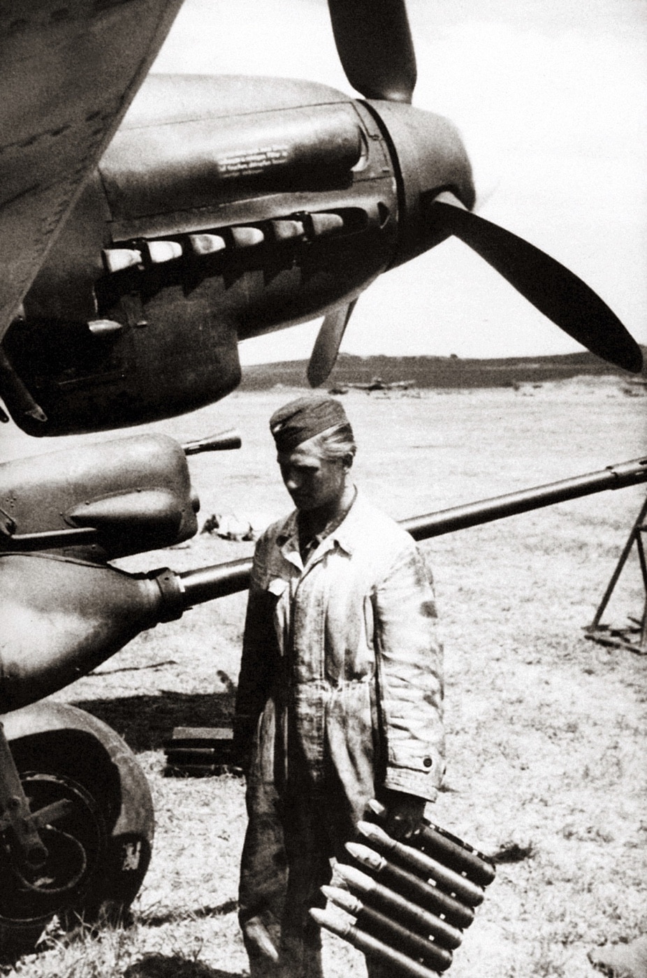 loading 37mm guns on Stuka Ju 87G